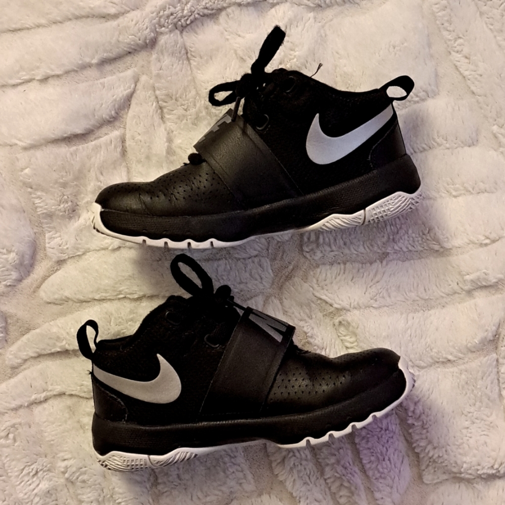 Nike Team Hustle D8